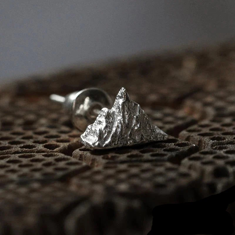Mountain Stud Earrings, Silver


Material: steel


Color: silver


Size: 1 cm diameter (see image)


Guaranteed allergen-free, suitable for men, women, boys, or girls


Highly crafted product