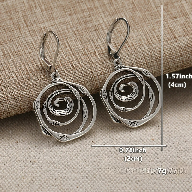 Drop earrings with engraved spiral