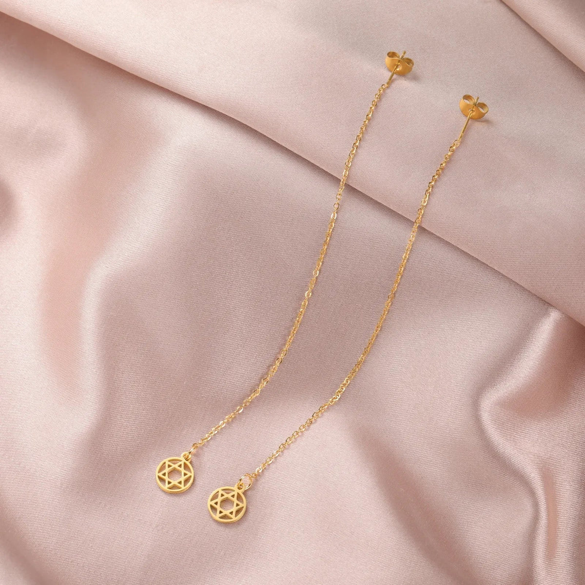 Long dangling earrings with the Star of David Jewish symbol, round, in gold