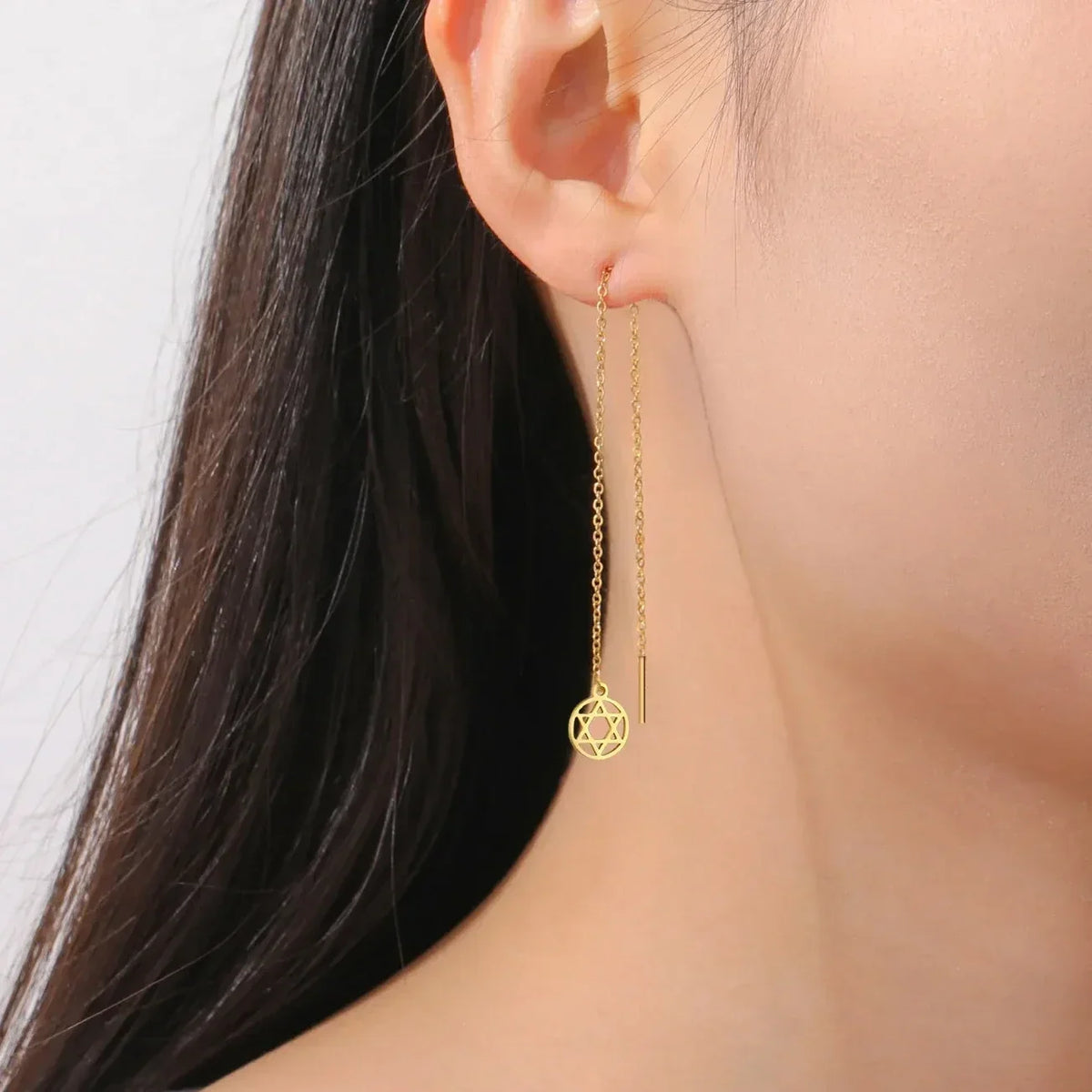 Long dangling earrings with the Star of David Jewish symbol, round, in gold