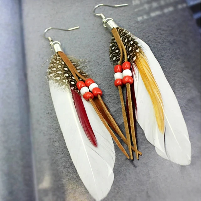 Apache-style feather earrings white