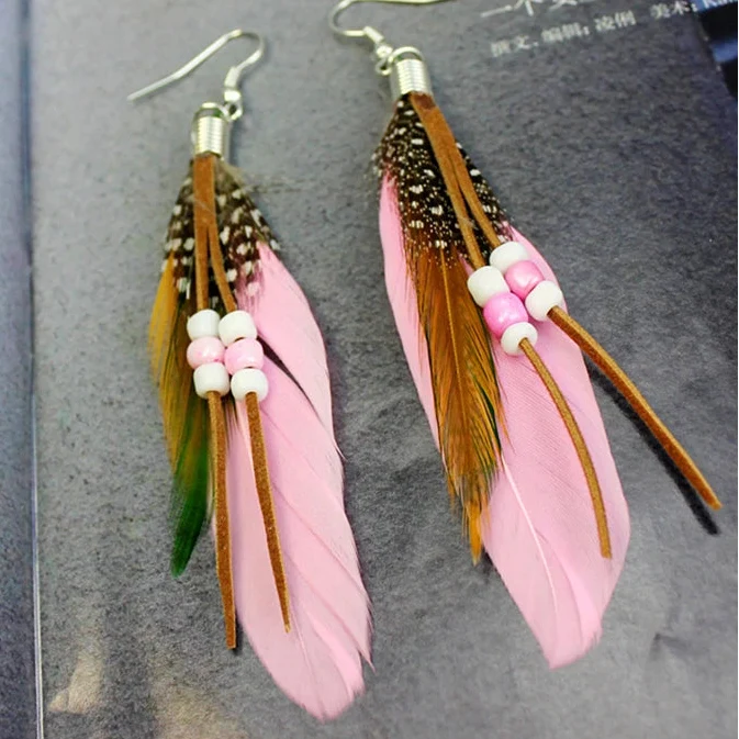 Apache-style feather earrings pink