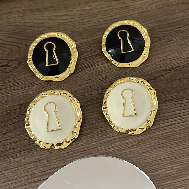 Round key earrings 