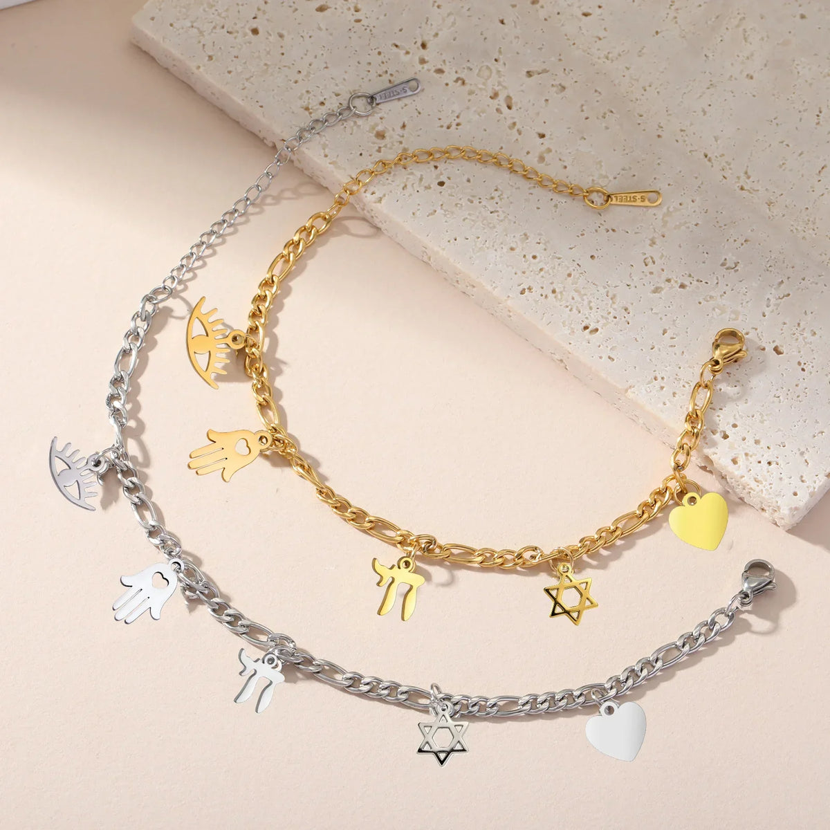 Adjustable bracelet with Jewish protection pendants 