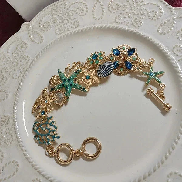 Bracelet with blue-colored shells