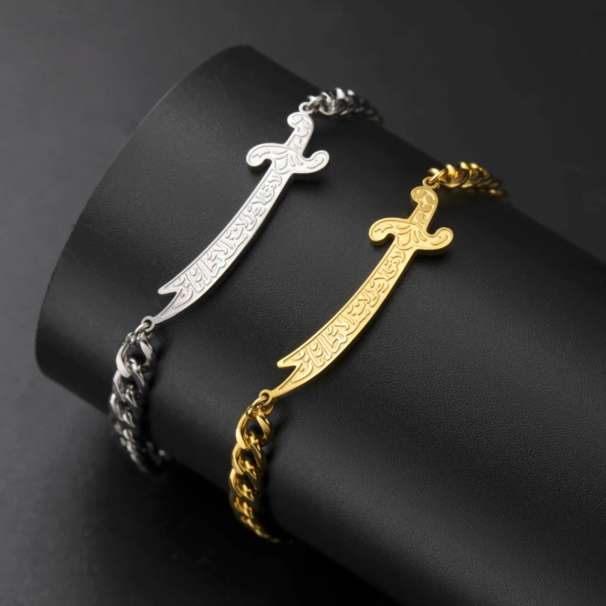 Bracelet with Arabic Ali Zulfiqar sword in gold