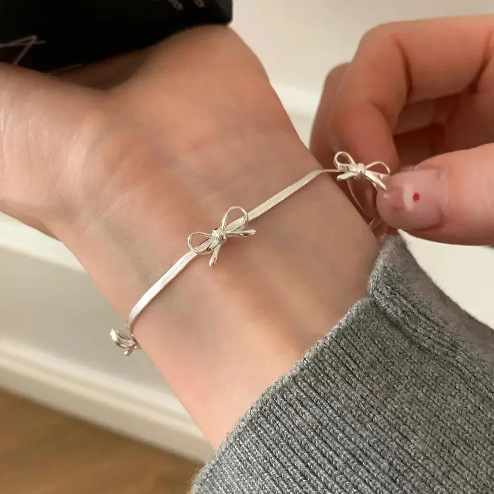 Silver women’s bow bracelet

