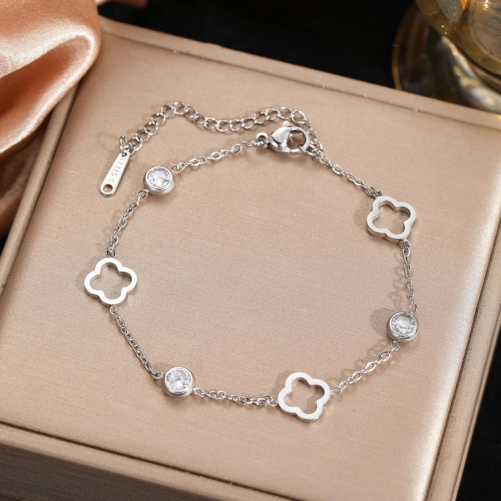 Four-Leaf Clover Bracelet with Silver Zircon