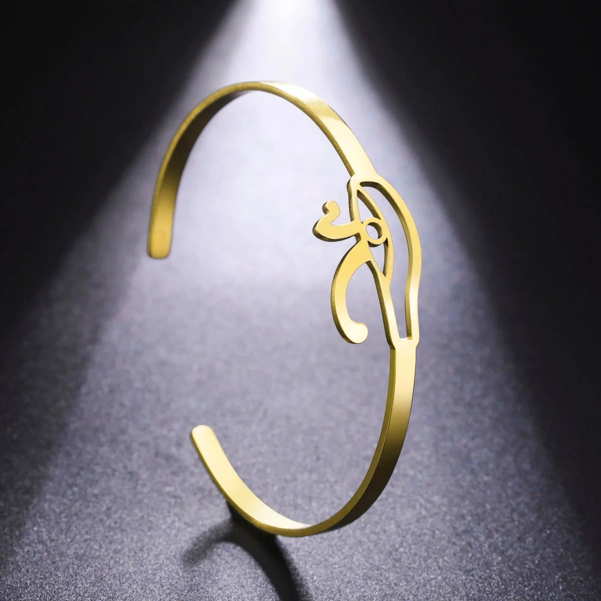 Ancient Egypt Bracelet with Eye of Horus in gold