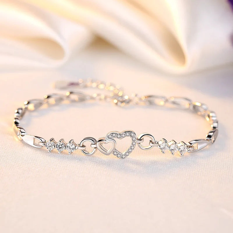 Elegant bracelet with white zircon heart