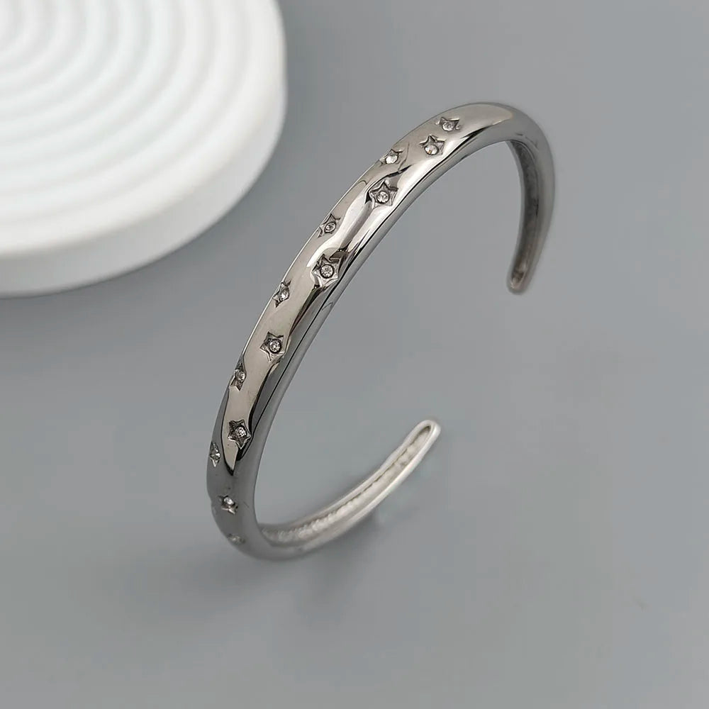 Elegant Bracelet with Celestial Stars in silver