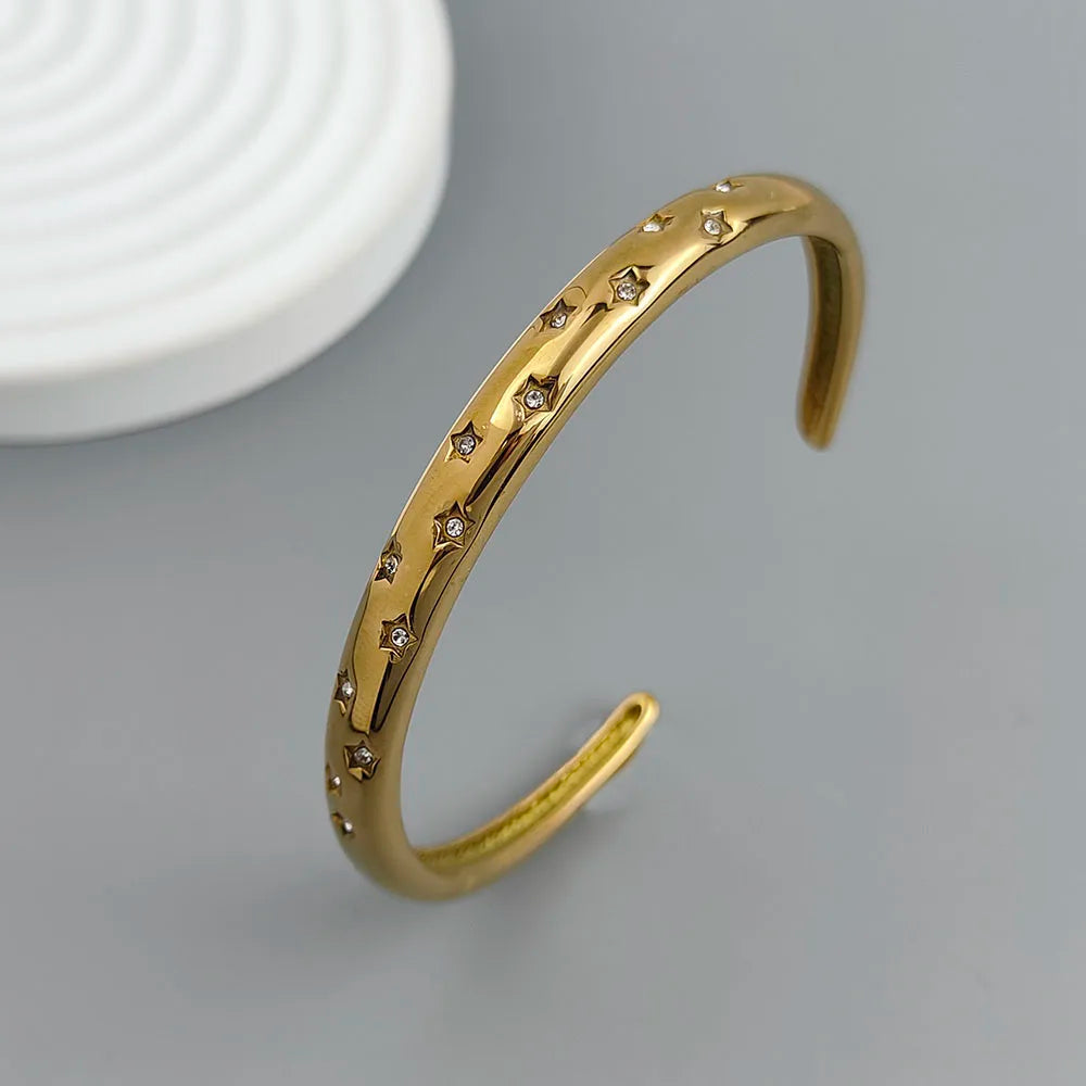 Elegant Bracelet with Celestial Stars in gold
