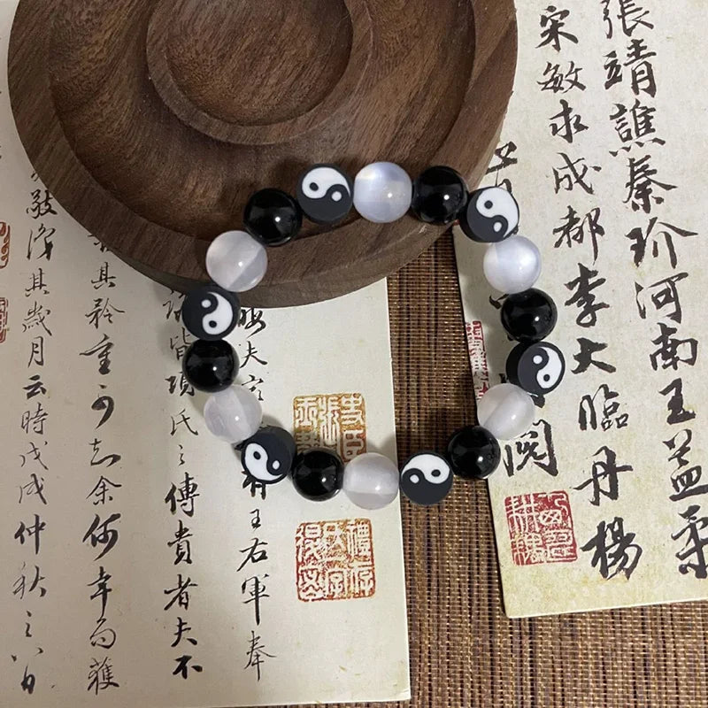 Black and White Yin Yang Beaded Bracelet