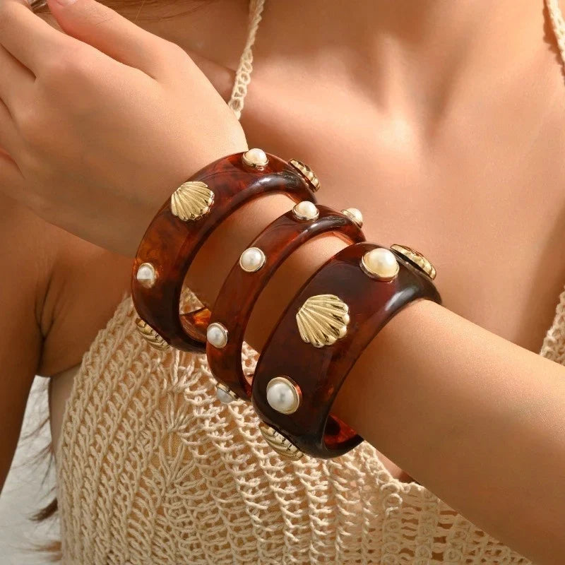 Amber shell resin bracelet
