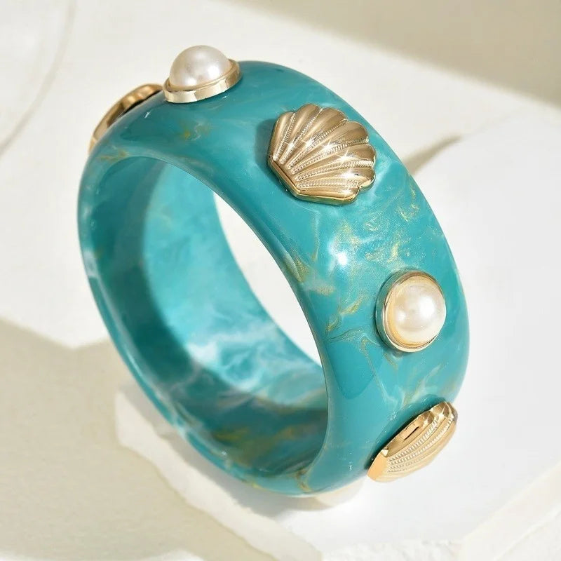 Green shell resin bracelet