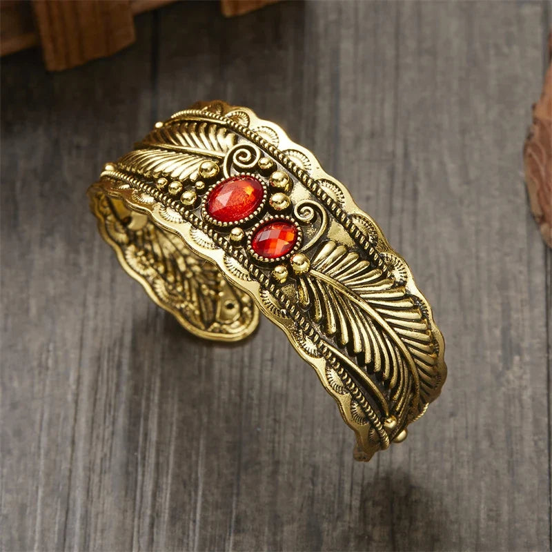 Vintage Ethnic Bracelet with Stones and Feathers in Gold