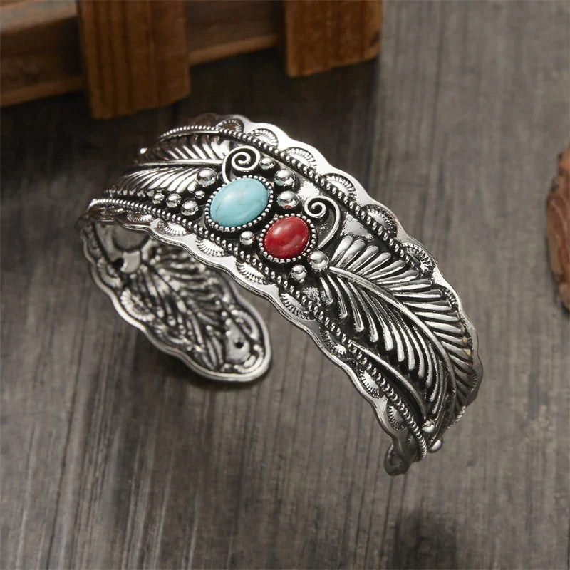 Vintage Ethnic Bracelet with Stones and Feathers in Silver