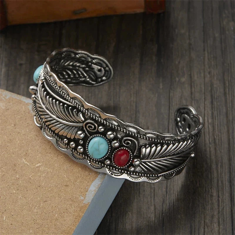 Vintage Ethnic Bracelet with Stones and Feathers in Silver