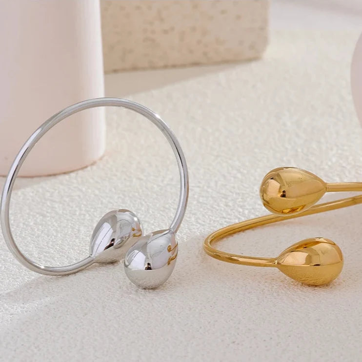 Charm Curb Bracelet with Water Drop in silver