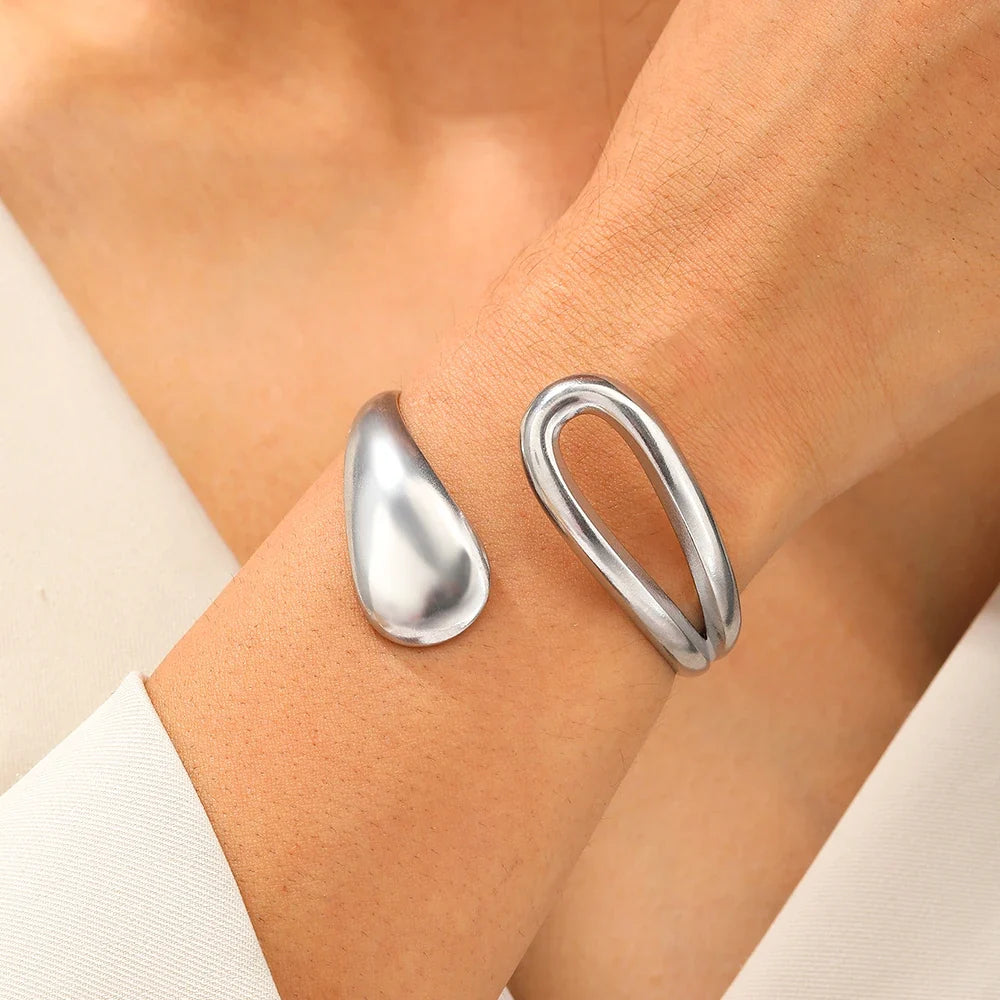 Elegant Figaro Bracelet with Water Drop silver