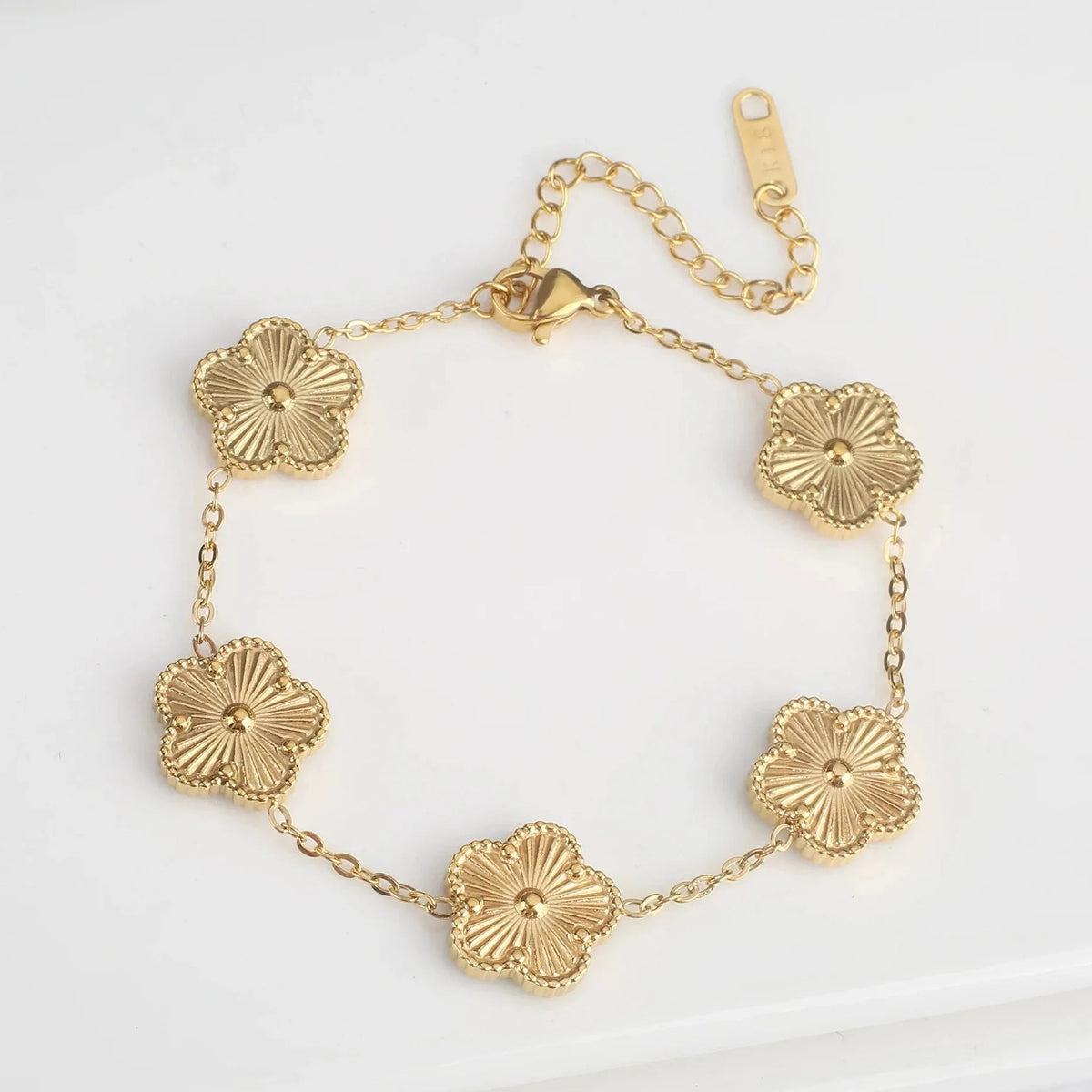 5-Petal Flower Curb Chain Bracelet Gold