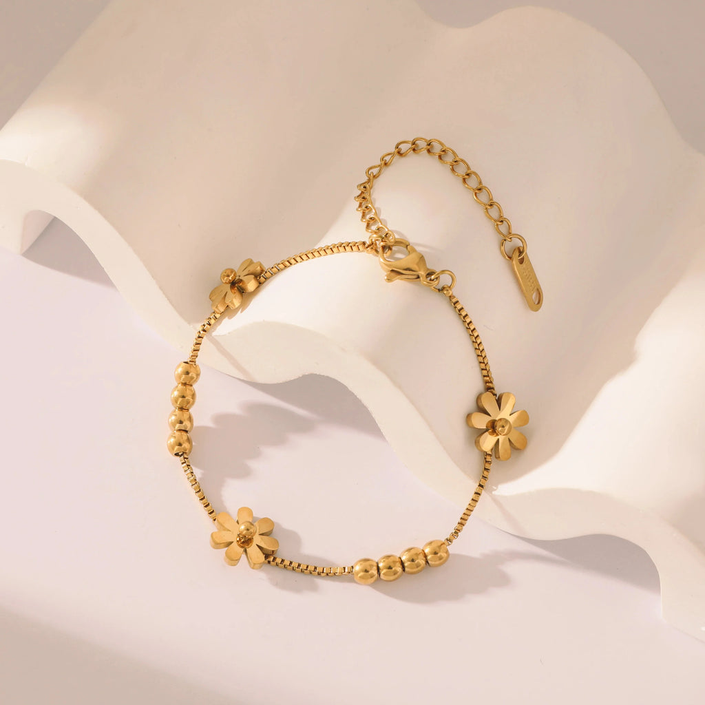 Daisy Flower Curb Bracelet