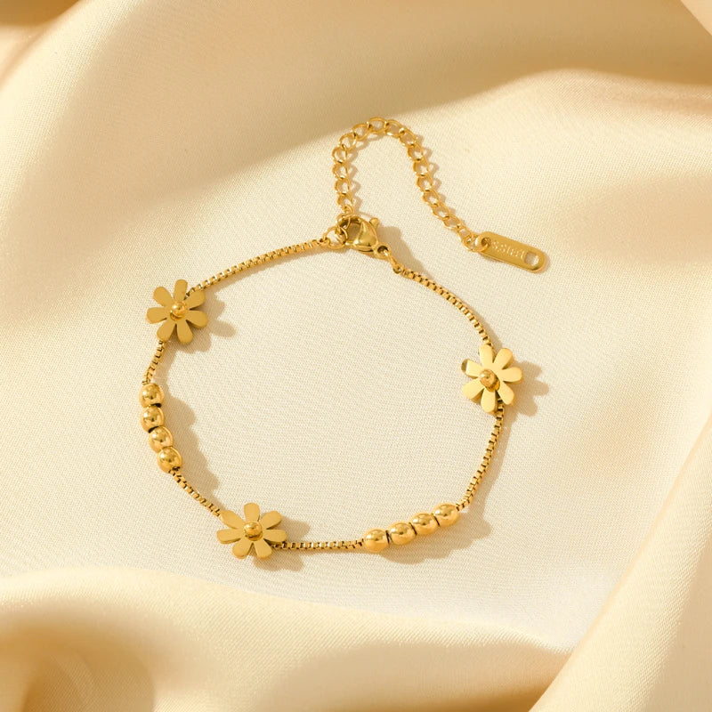 Daisy Flower Curb Bracelet