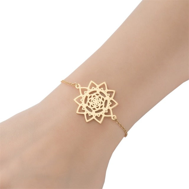 Dawapara Women’s Flower of Life Mandala Curb Bracelet Gold