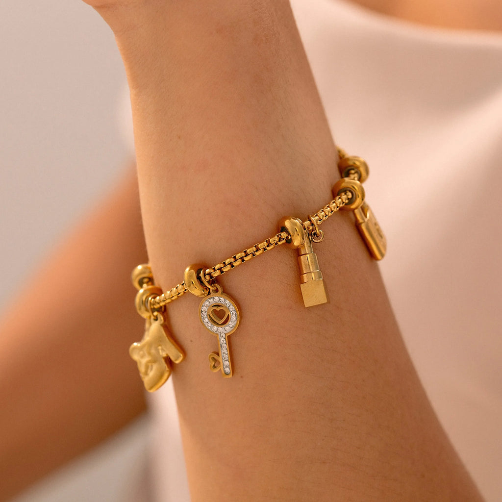 Women's bracelet with keys and locks in gold