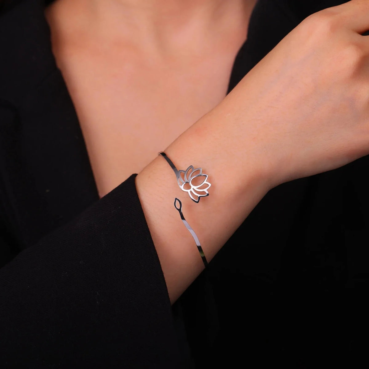 Women’s Lotus Flower Bangle in Silver