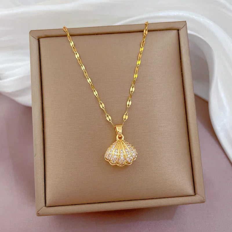 Scallop Shell Pendant Necklace with Rhinestone and Pearl