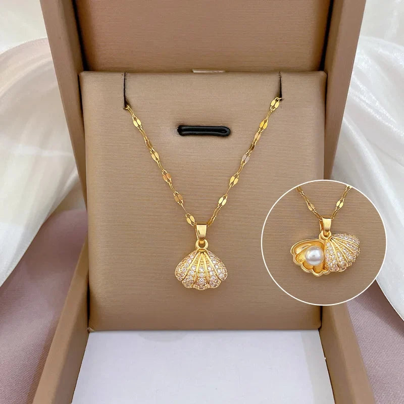 Scallop Shell Pendant Necklace with Rhinestone and Pearl