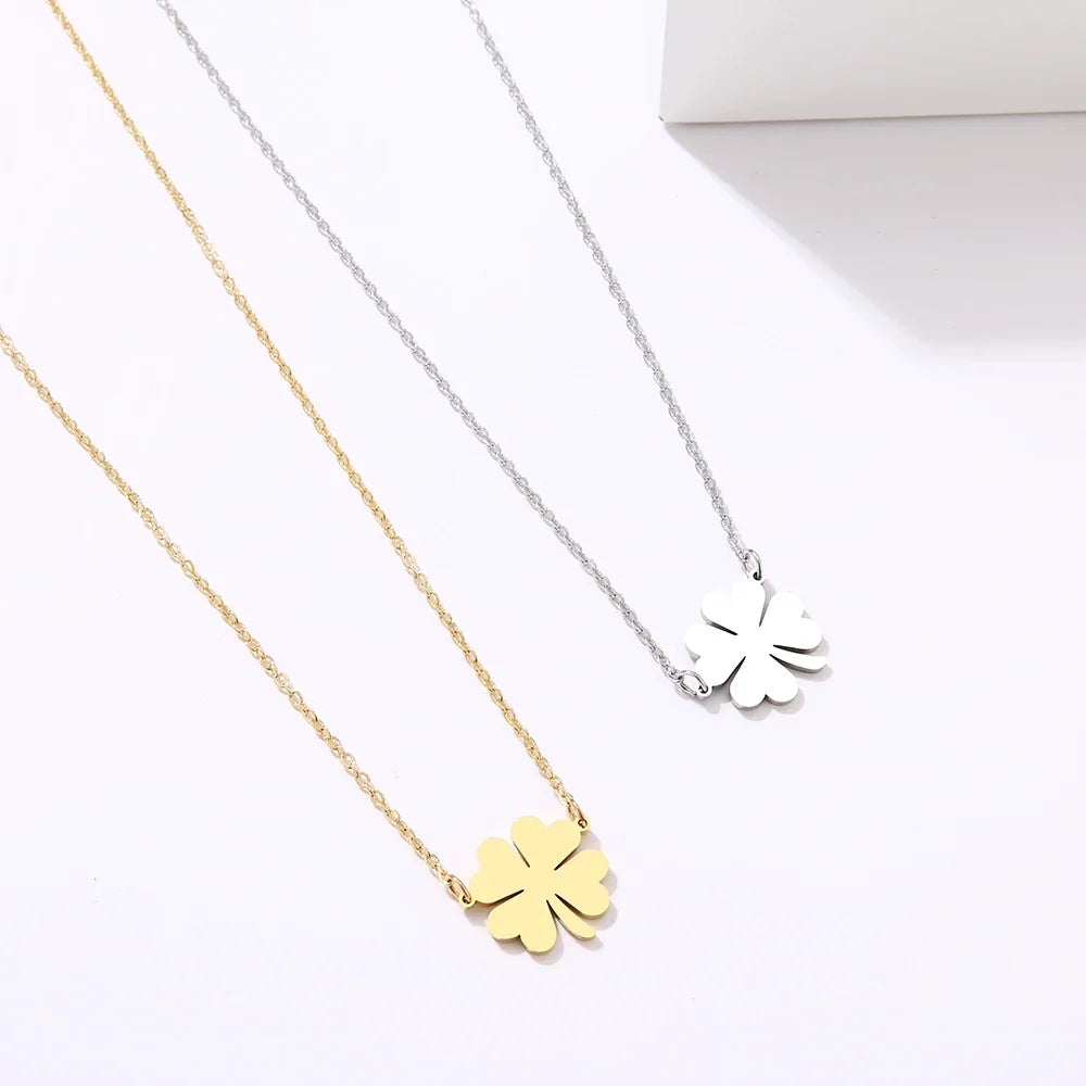 Lucky Clover Leaf Pendant Necklace silver