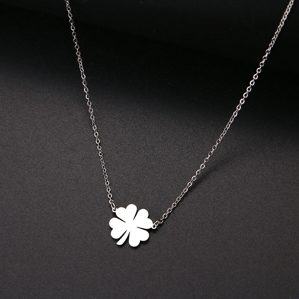 Lucky Clover Leaf Pendant Necklace silver