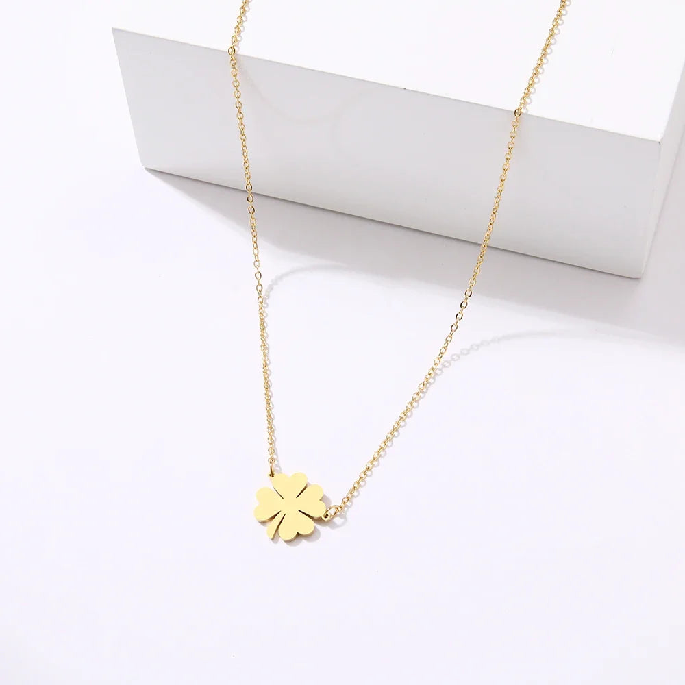 Lucky Clover Leaf Pendant Necklace gold