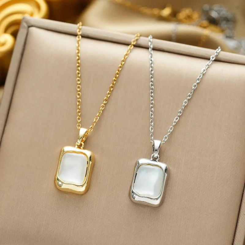 Necklace with Geometric Pendant with Zircon Moonstone gold