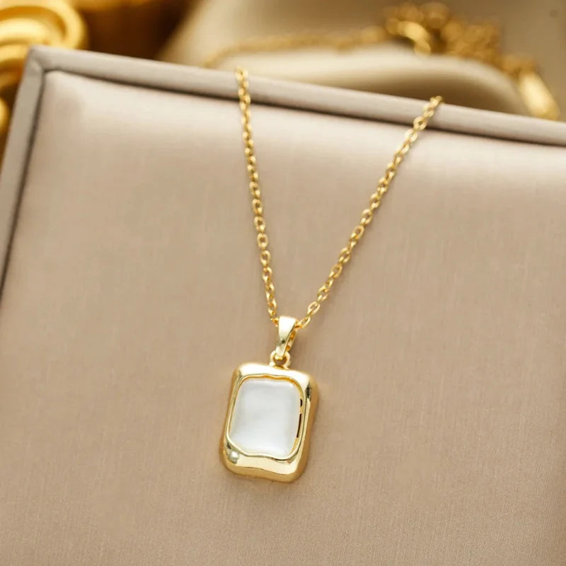 Necklace with Geometric Pendant with Zircon Moonstone gold
