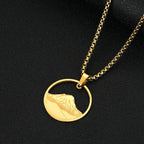 Necklace with Round Mountain Pendant gold