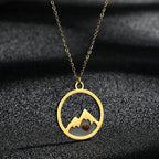 Necklace with Round Mountain and Grain Pendant gold