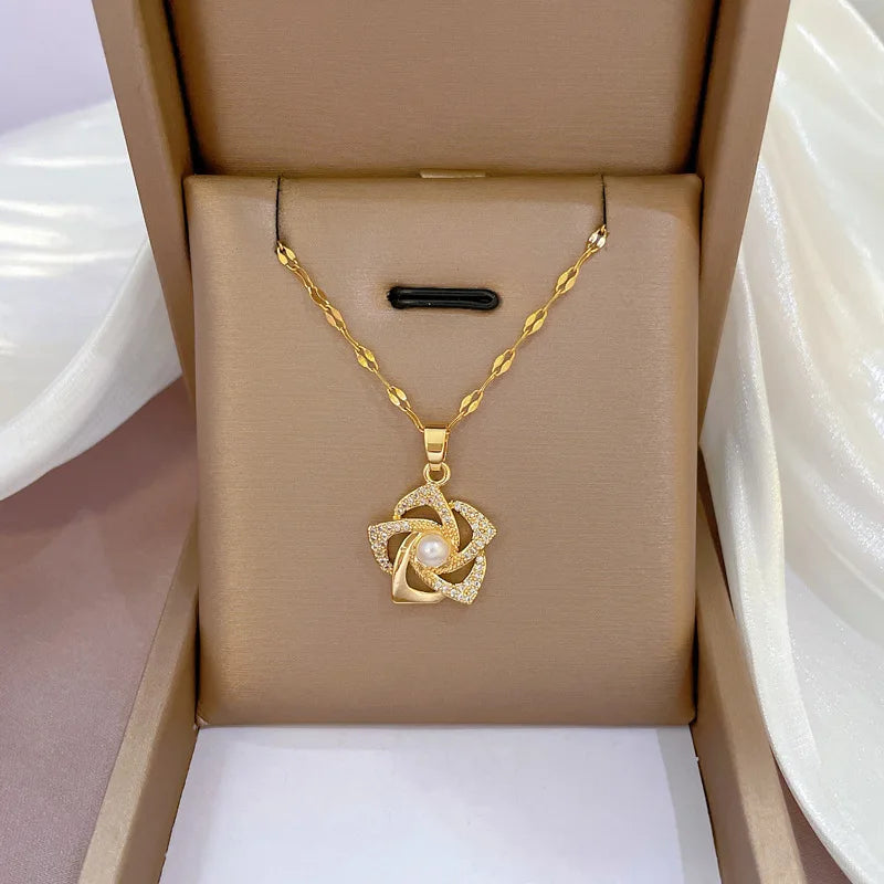 Chic Necklace with Gold Flower Pendant and Pearl