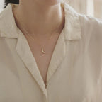 Discreet Necklace with Moon Pendant for Women in gold
