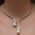 Elegant shiny necklace with pearls