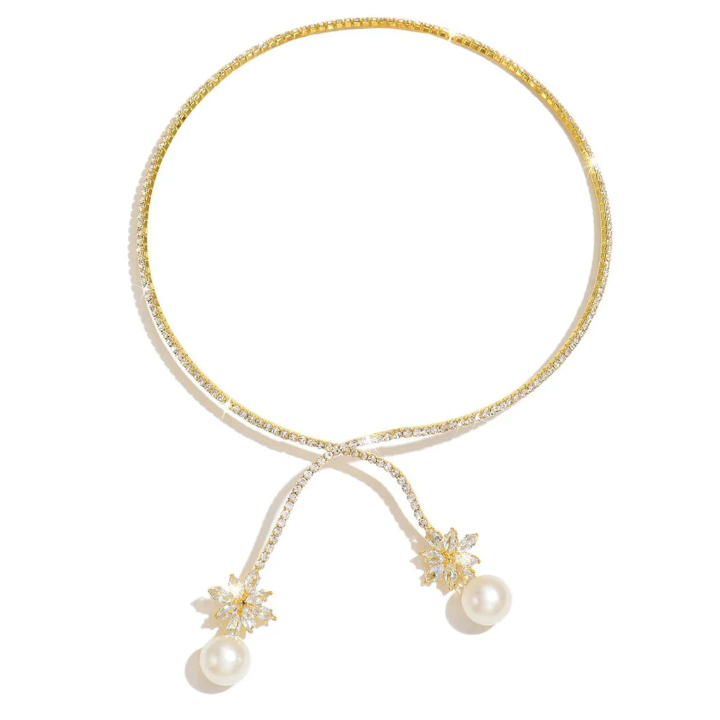 Elegant shiny necklace with pearls