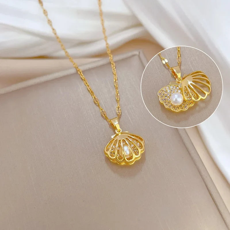 Shell Pendant Necklace with Scallop Shell and Pearl 2