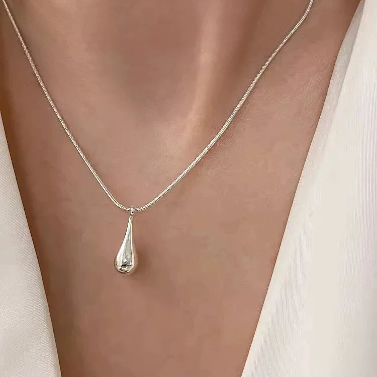 Fine Teardrop Pendant Necklace in Silver