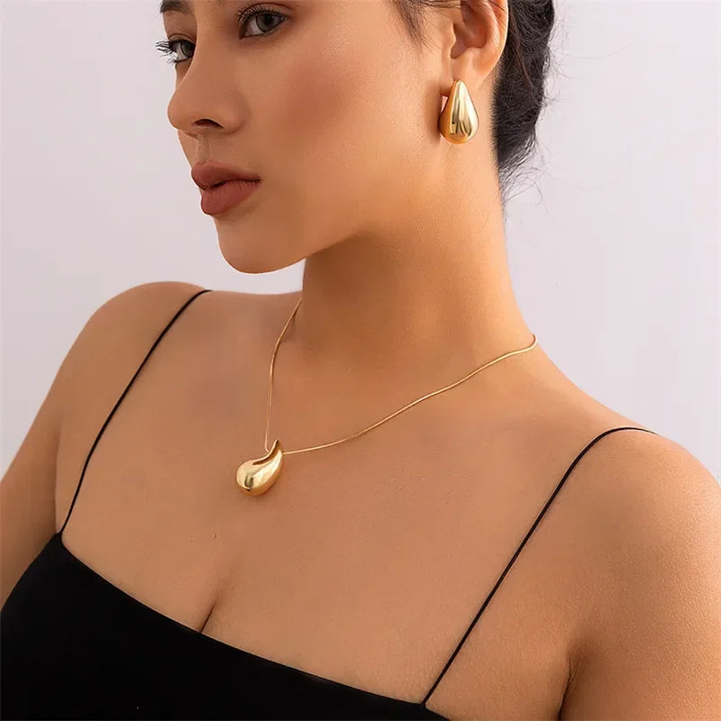 Elegant Large Water Drop Pendant Necklace gold