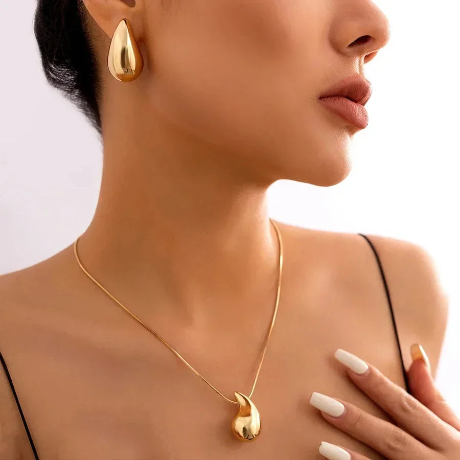 Elegant Large Water Drop Pendant Necklace gold