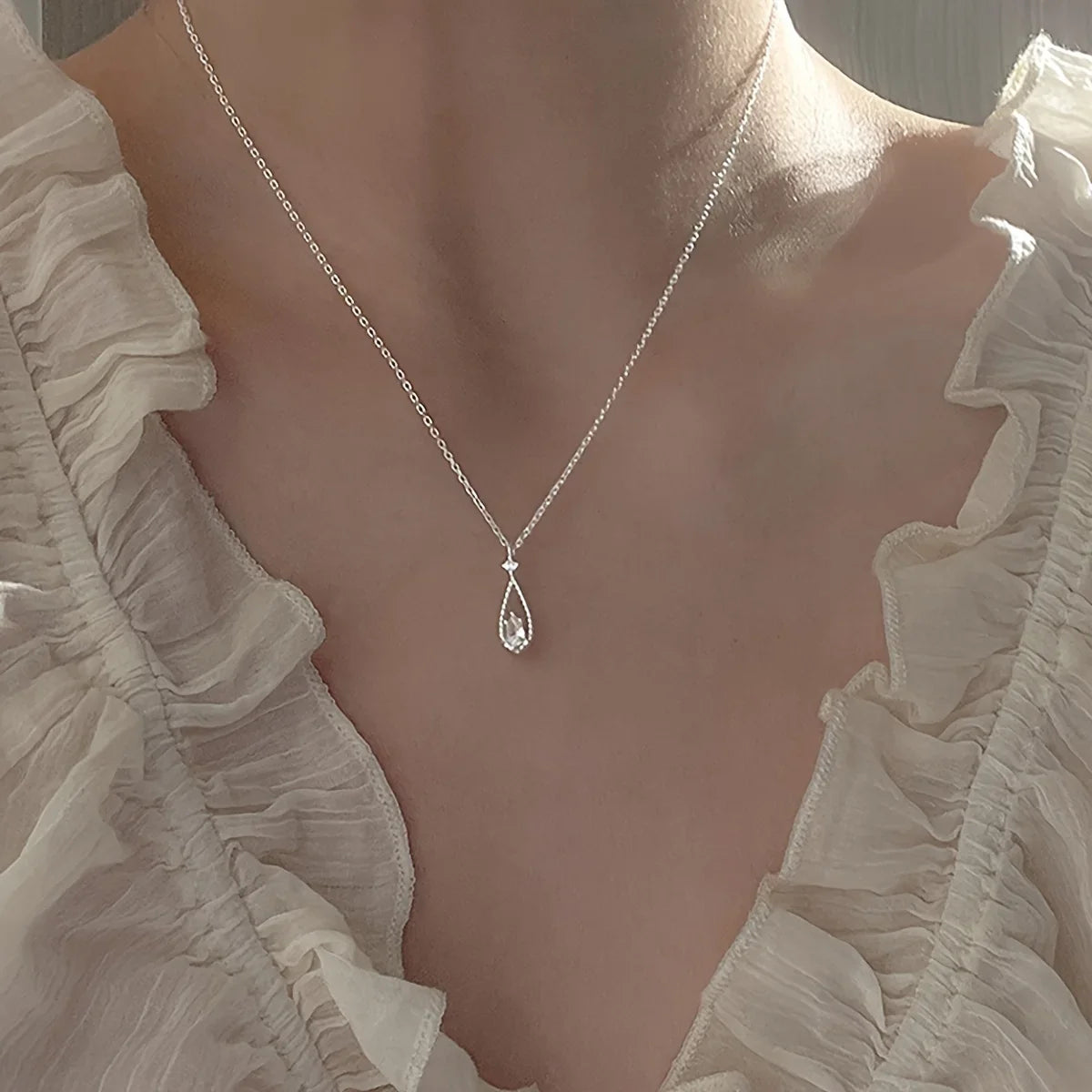 Fine Teardrop and Pearl Pendant Necklace silver