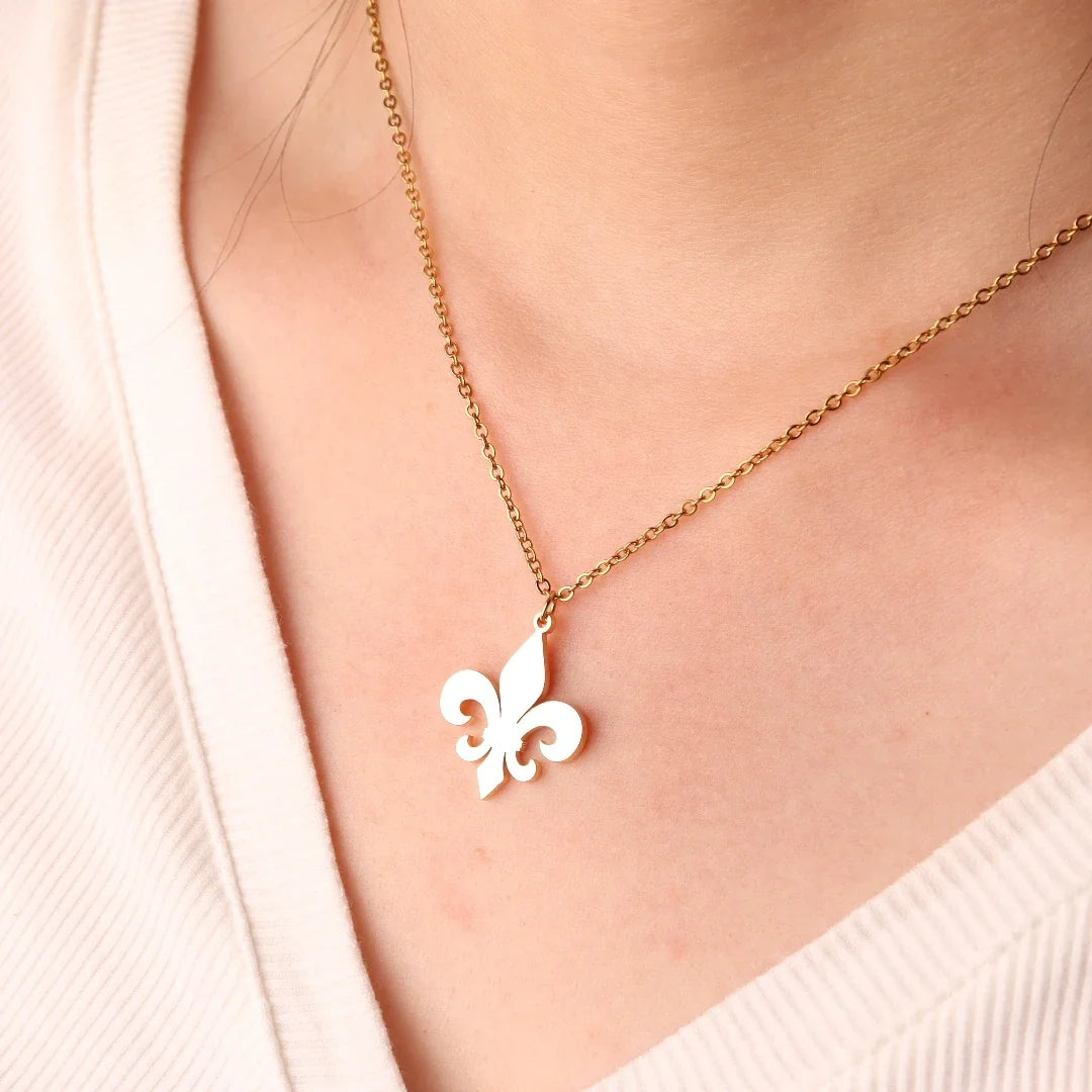 Lily Flower Necklace & Pendant in Silver
