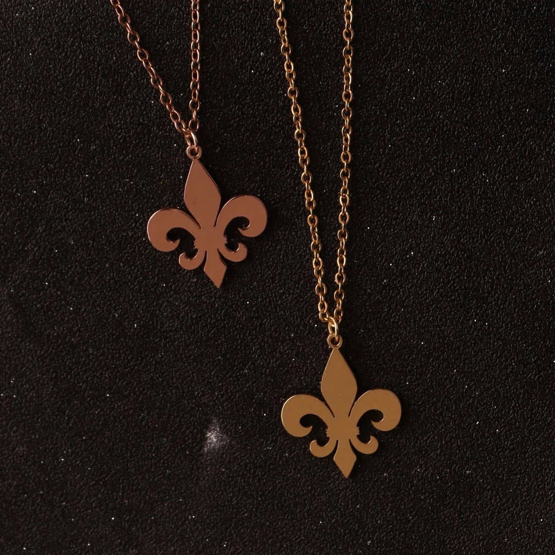 Lily Flower Necklace & Pendant in Gold 